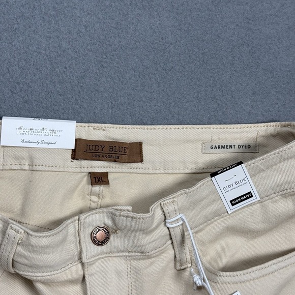 Judy Blue Denim Shorts Womens 1XL (32x6) Bone White High-Waist Garmet Dyed NEW - Picture 2 of 9